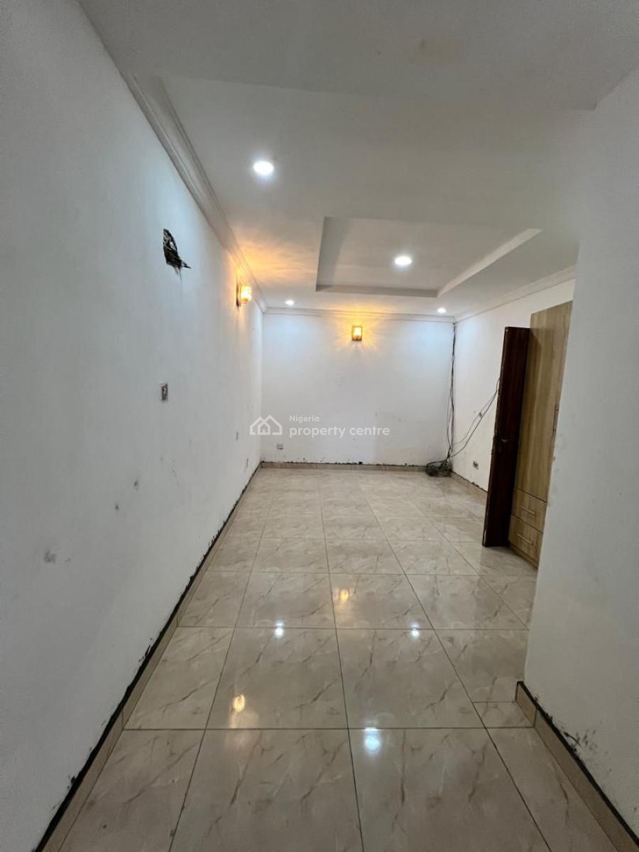 Standard 3 Bedrooms Apartment (upstairs) with Swimming Pool, Ikate, Lekki, Lagos, Flat / Apartment for Rent