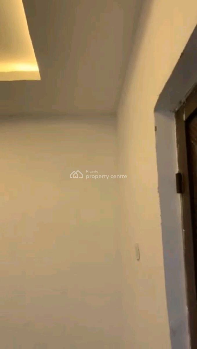 Very Decent and Spacious Upstairs Ready to Move in Roomself Apartment, Abule Ijesha, Yaba, Lagos, Self Contain (single Rooms) for Rent