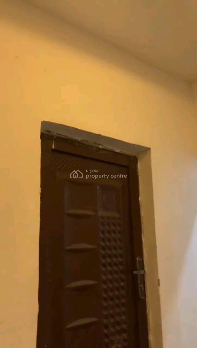 Very Decent and Spacious Upstairs Ready to Move in Roomself Apartment, Abule Ijesha, Yaba, Lagos, Self Contain (single Rooms) for Rent