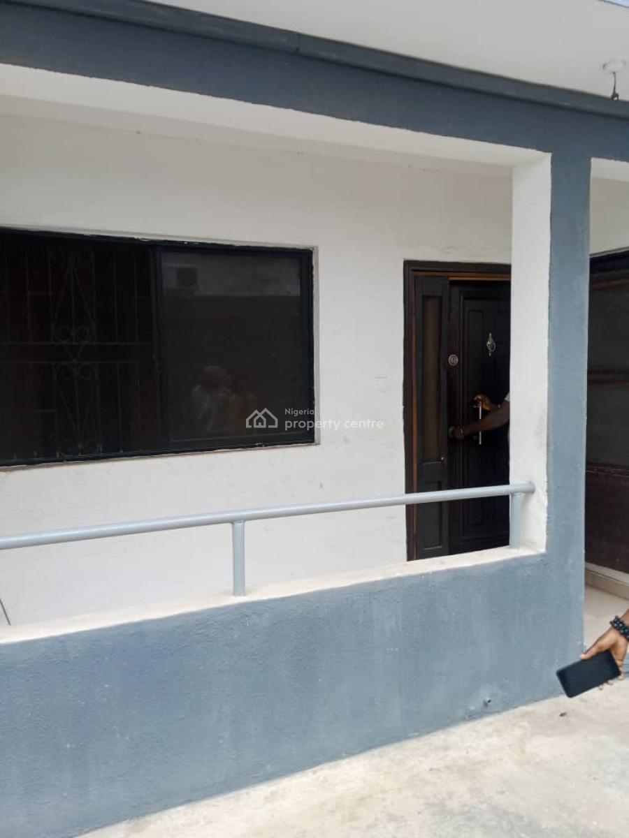 Lovely 3bedroom Apartment at Magodo Gra Phase 1 Just 2 in The Compound, Magodo Gra Phase 1, Gra Phase 1, Magodo, Lagos, Flat / Apartment for Rent