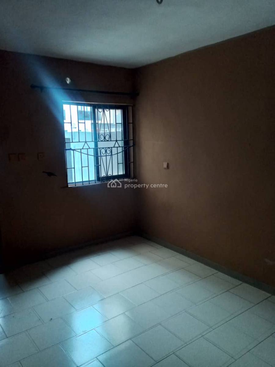 Lovely 3bedroom Apartment at Magodo Gra Phase 1 Just 2 in The Compound, Magodo Gra Phase 1, Gra Phase 1, Magodo, Lagos, Flat / Apartment for Rent