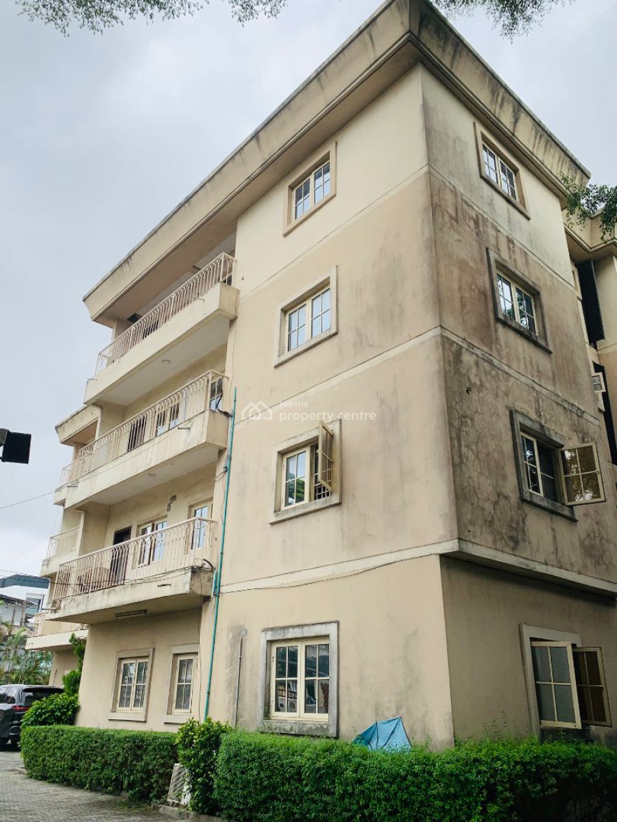 Spacious and Neat 3 Bedroom Apartment, Lekki Phase 1, Lekki, Lagos, Flat / Apartment for Rent