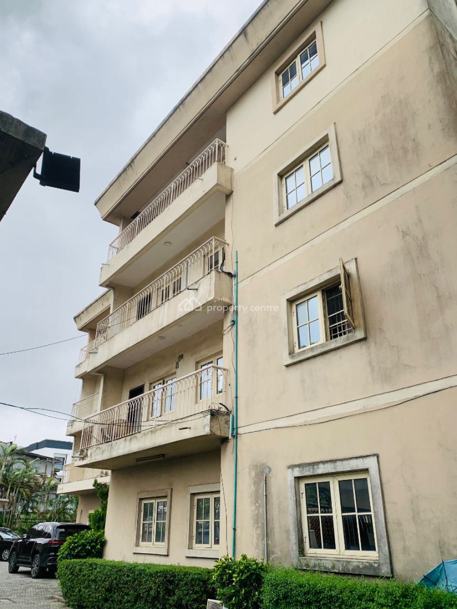 Spacious and Neat 3 Bedroom Apartment, Lekki Phase 1, Lekki, Lagos, Flat / Apartment for Rent