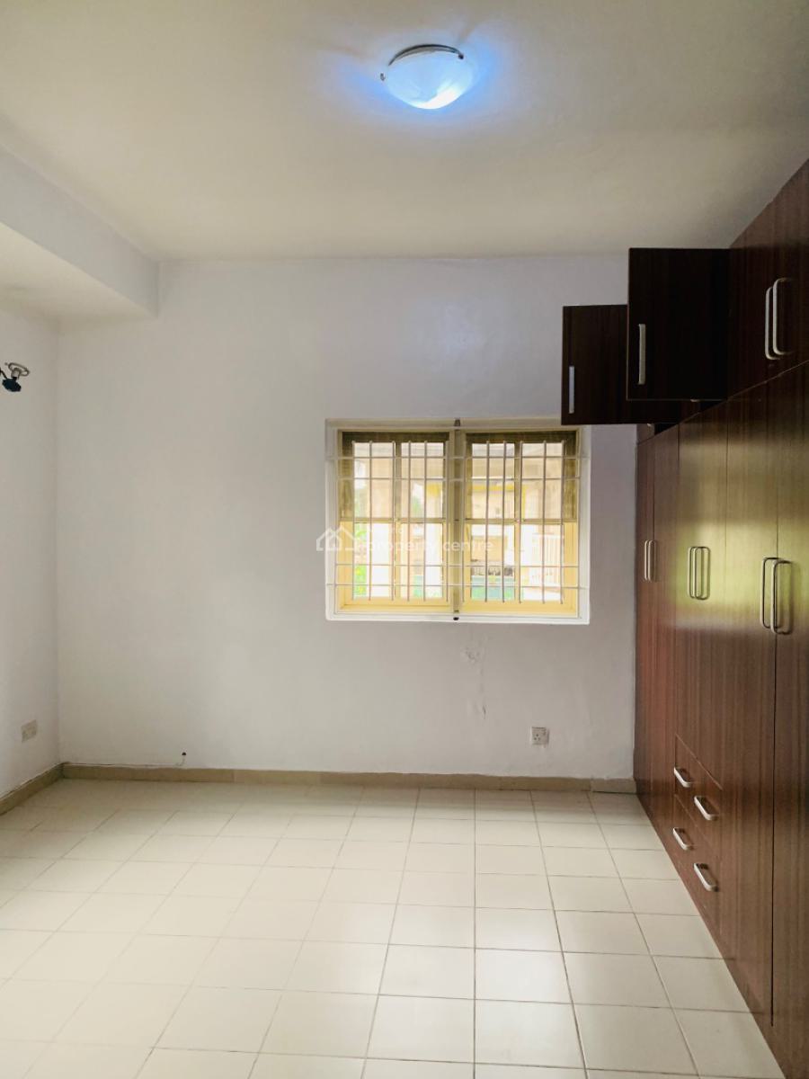 Spacious and Neat 3 Bedroom Apartment, Lekki Phase 1, Lekki, Lagos, Flat / Apartment for Rent