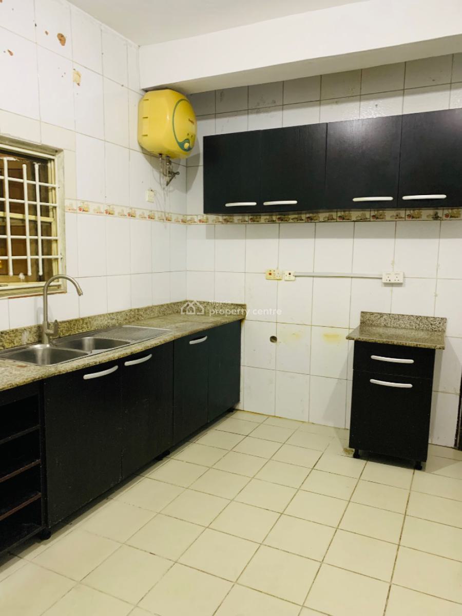 Spacious and Neat 3 Bedroom Apartment, Lekki Phase 1, Lekki, Lagos, Flat / Apartment for Rent