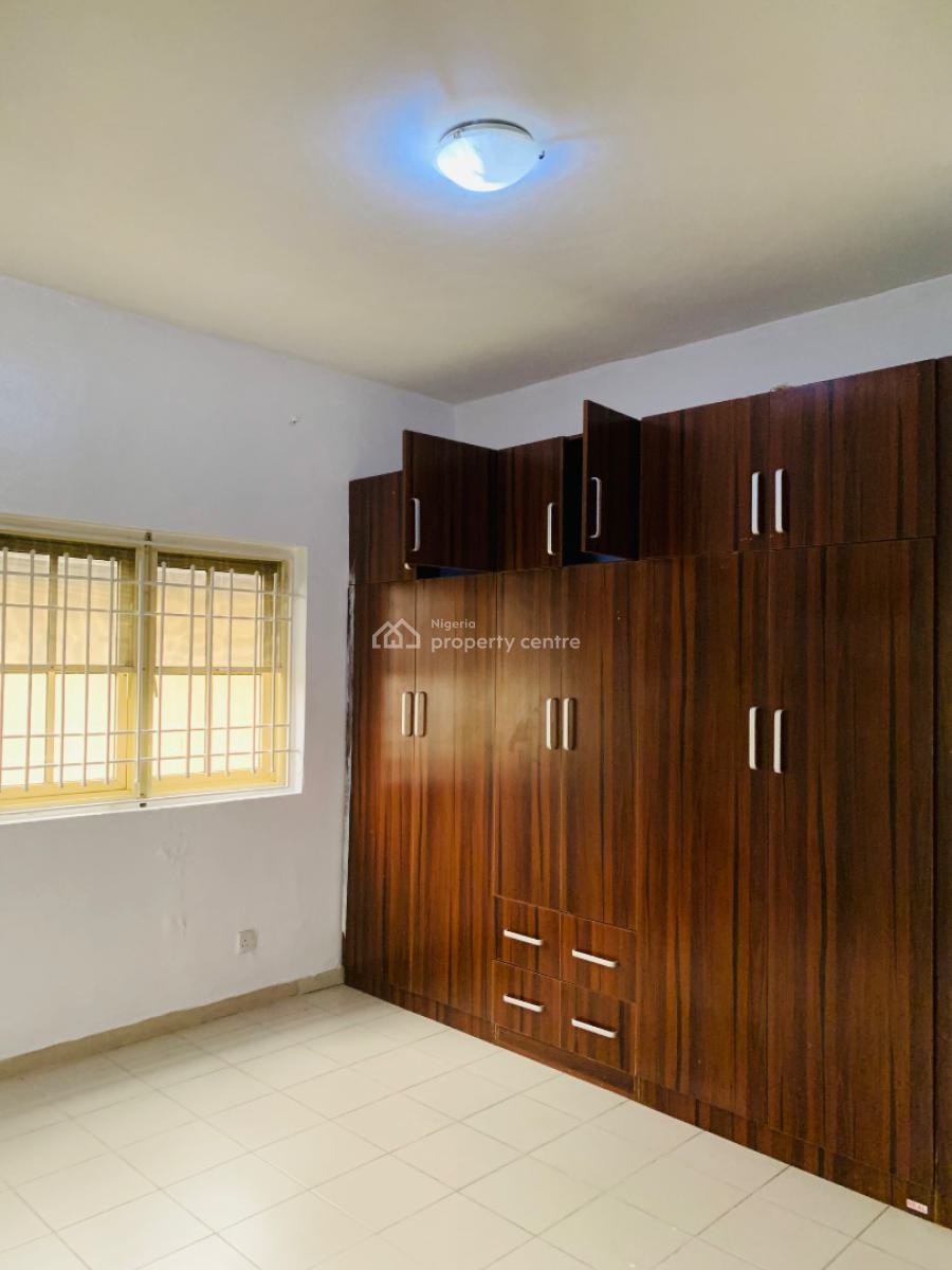 Spacious and Neat 3 Bedroom Apartment, Lekki Phase 1, Lekki, Lagos, Flat / Apartment for Rent