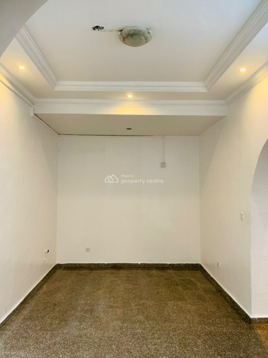 Spacious and Neat 3 Bedroom Apartment, Lekki Phase 1, Lekki, Lagos, Flat / Apartment for Rent