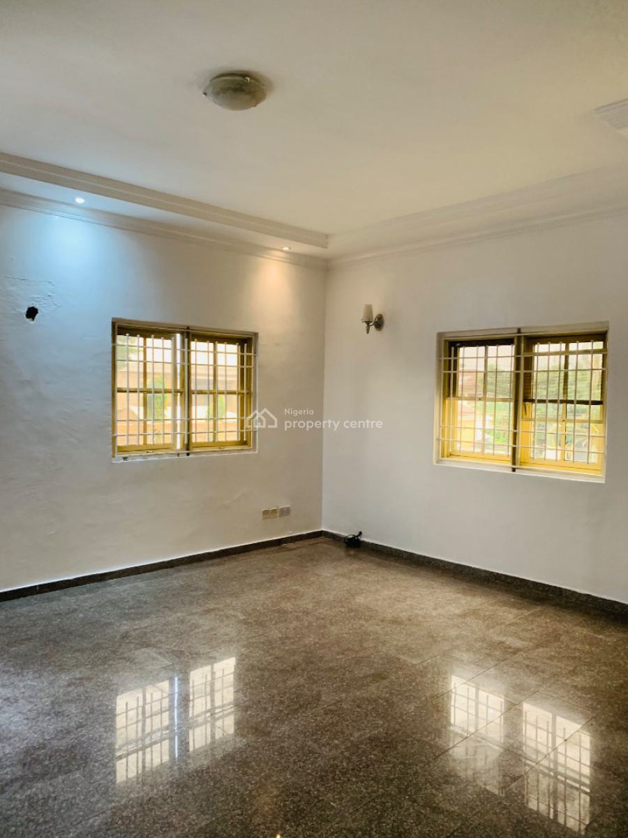 Spacious and Neat 3 Bedroom Apartment, Lekki Phase 1, Lekki, Lagos, Flat / Apartment for Rent