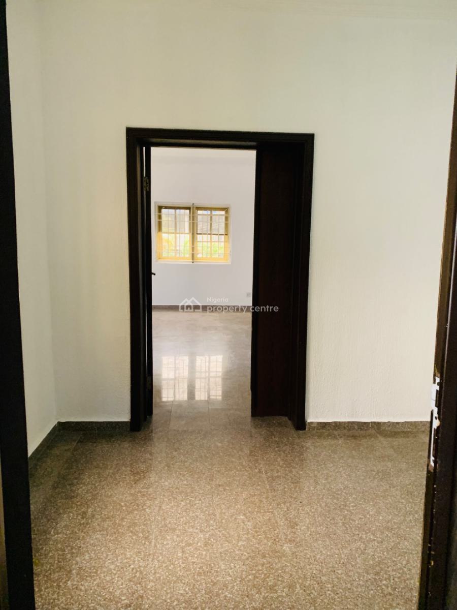 Spacious and Neat 3 Bedroom Apartment, Lekki Phase 1, Lekki, Lagos, Flat / Apartment for Rent