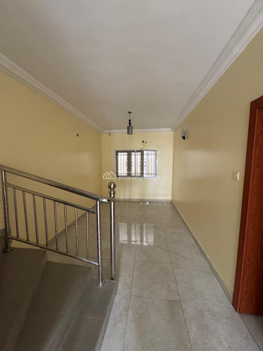 Well Maintained 3 Bedroom Terrace, Lekki Phase 1, Lekki, Lagos, Flat / Apartment for Rent