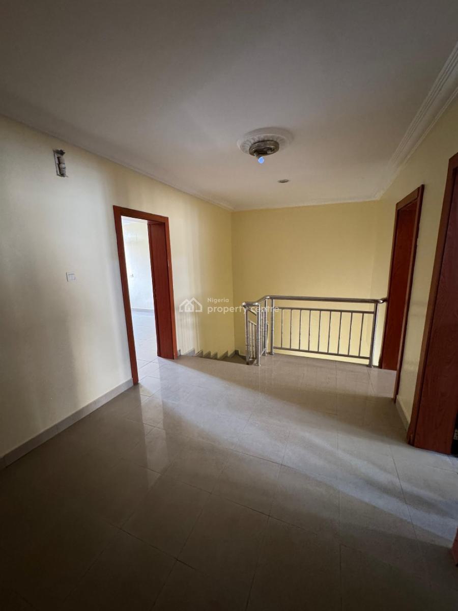 Well Maintained 3 Bedroom Terrace, Lekki Phase 1, Lekki, Lagos, Flat / Apartment for Rent