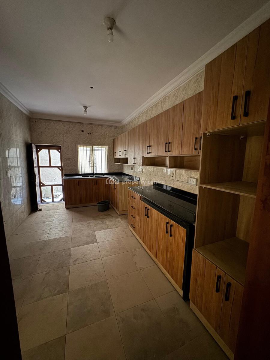 Well Maintained 3 Bedroom Terrace, Lekki Phase 1, Lekki, Lagos, Flat / Apartment for Rent