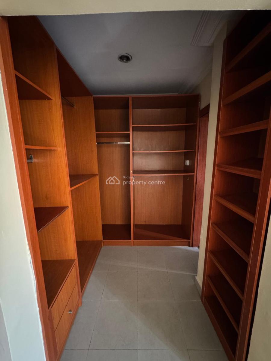 Well Maintained 3 Bedroom Terrace, Lekki Phase 1, Lekki, Lagos, Flat / Apartment for Rent