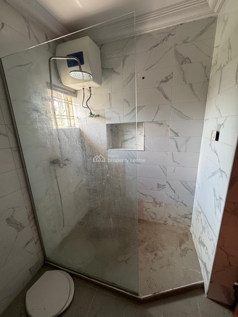 Well Maintained 3 Bedroom Terrace, Lekki Phase 1, Lekki, Lagos, Flat / Apartment for Rent