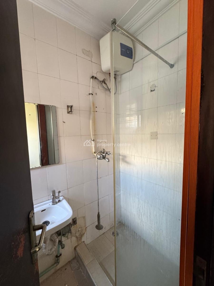 Well Maintained 3 Bedroom Terrace, Lekki Phase 1, Lekki, Lagos, Flat / Apartment for Rent