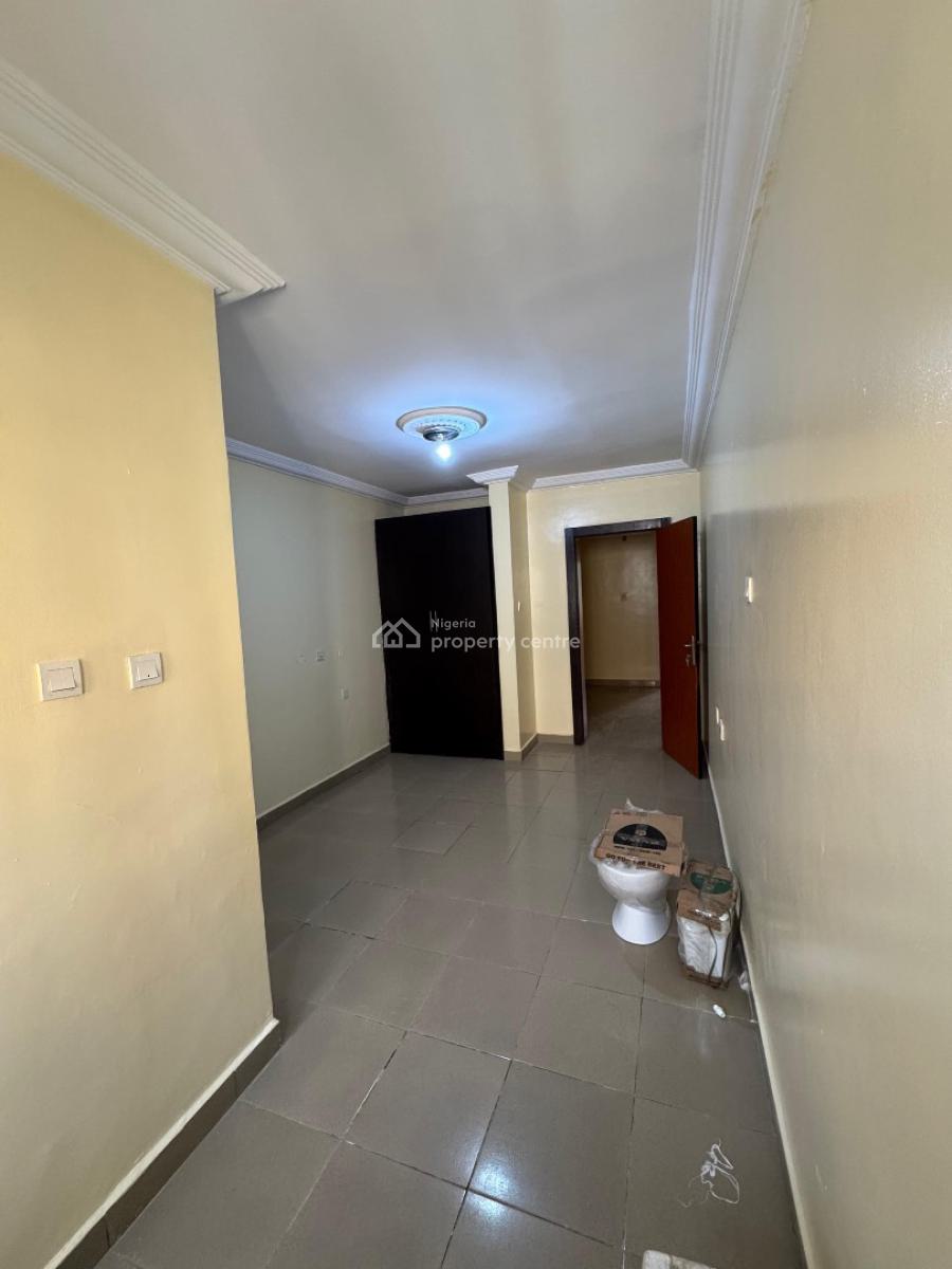 Well Maintained 3 Bedroom Terrace, Lekki Phase 1, Lekki, Lagos, Flat / Apartment for Rent