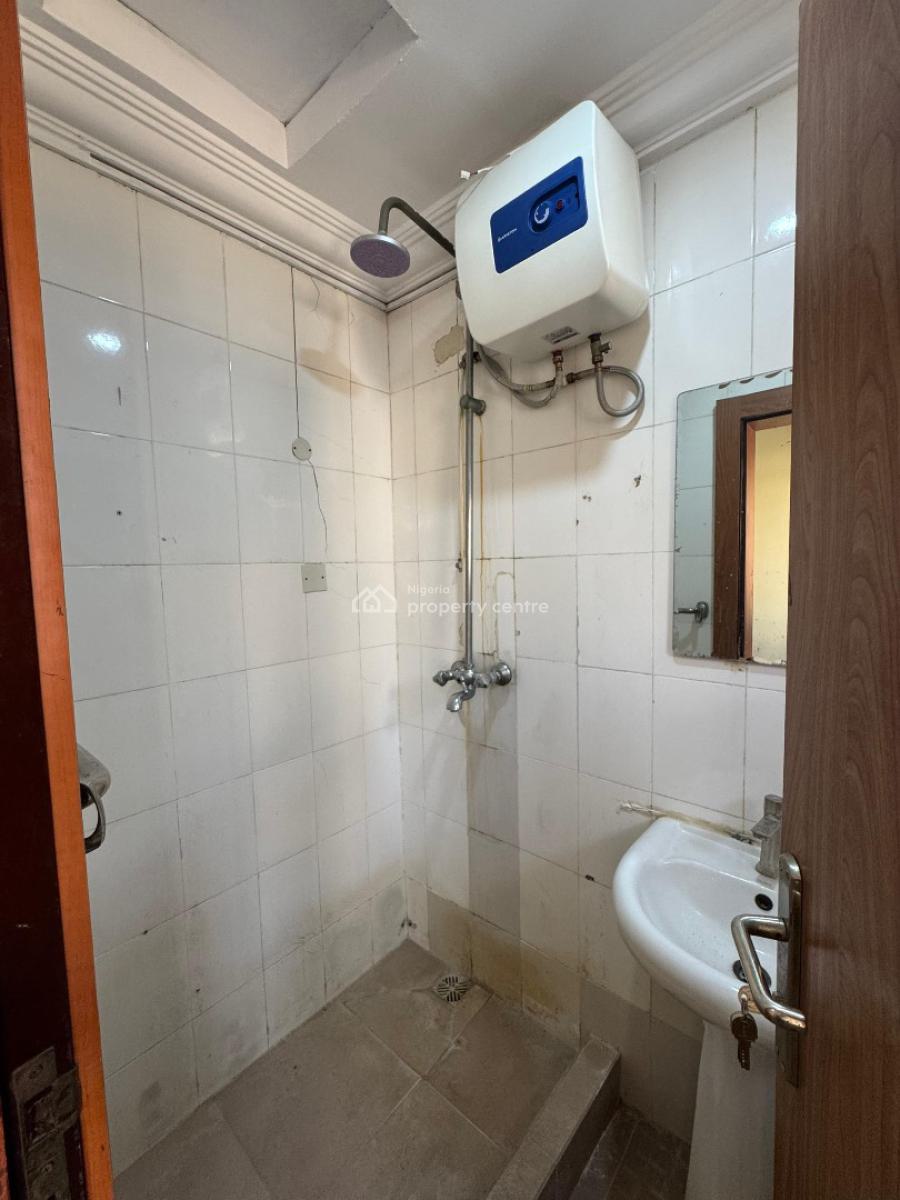Well Maintained 3 Bedroom Terrace, Lekki Phase 1, Lekki, Lagos, Flat / Apartment for Rent