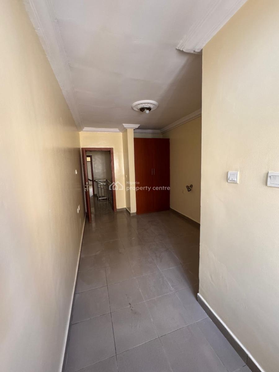 Well Maintained 3 Bedroom Terrace, Lekki Phase 1, Lekki, Lagos, Flat / Apartment for Rent