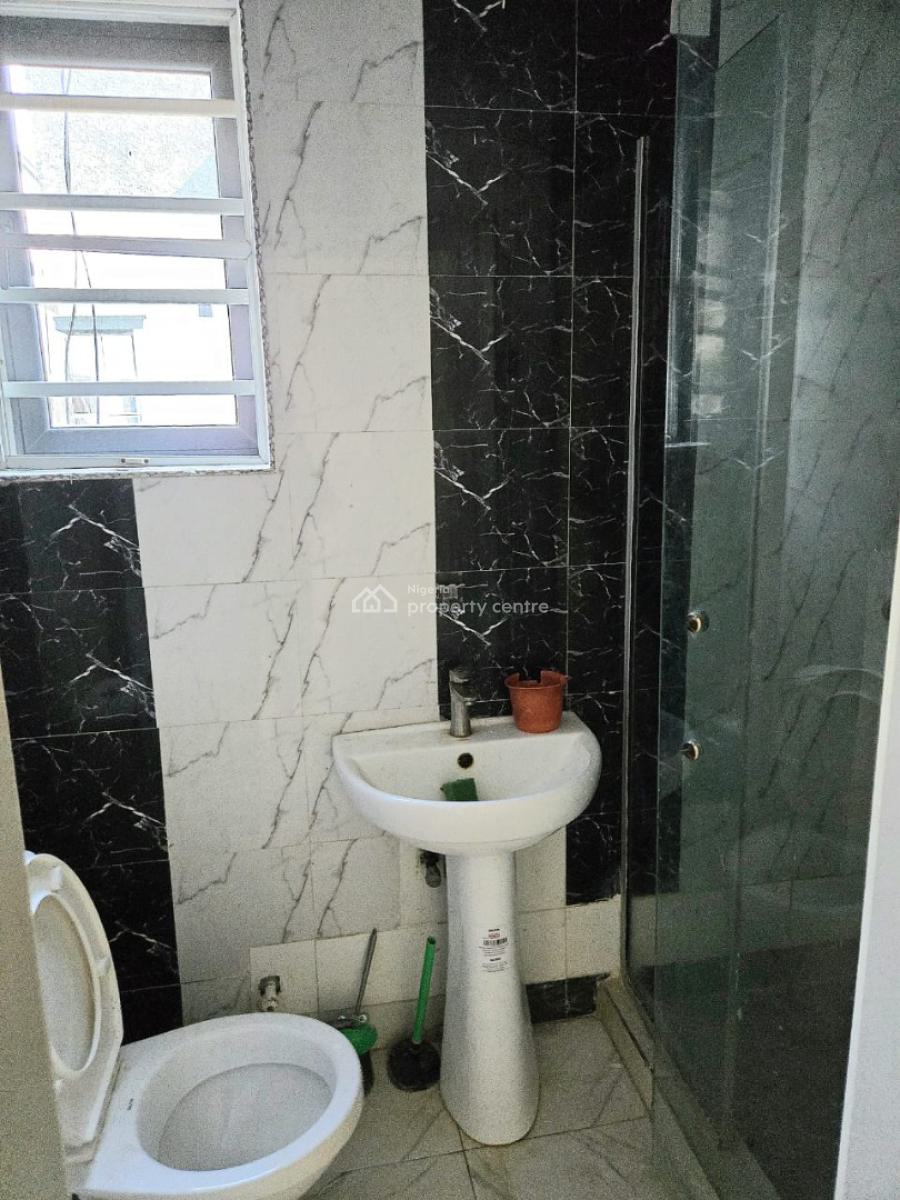 Newly Renovated 4-bedroom Terrace with Ample Parking Space, Chevron, Lekki, Lagos, Terraced Duplex for Rent