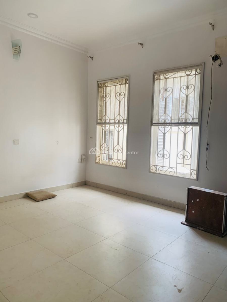 Standard Newly Renovated 3 Bedroom Apartment, Lekki Phase 1, Lekki, Lagos, Flat / Apartment for Rent