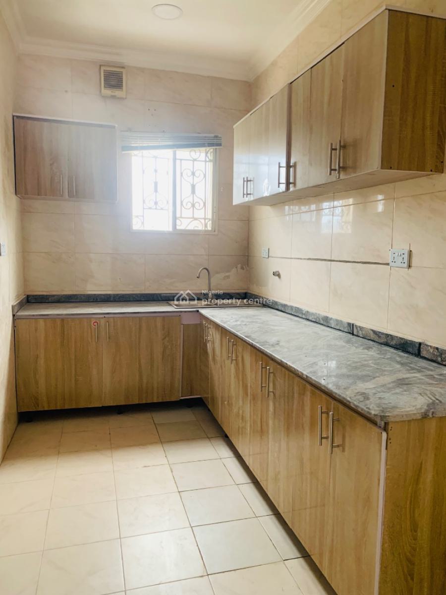 Standard Newly Renovated 3 Bedroom Apartment, Lekki Phase 1, Lekki, Lagos, Flat / Apartment for Rent