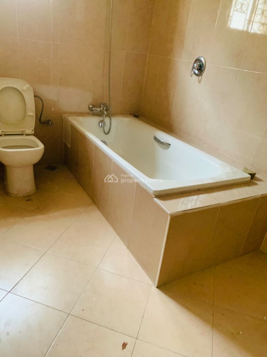 Standard Newly Renovated 3 Bedroom Apartment, Lekki Phase 1, Lekki, Lagos, Flat / Apartment for Rent