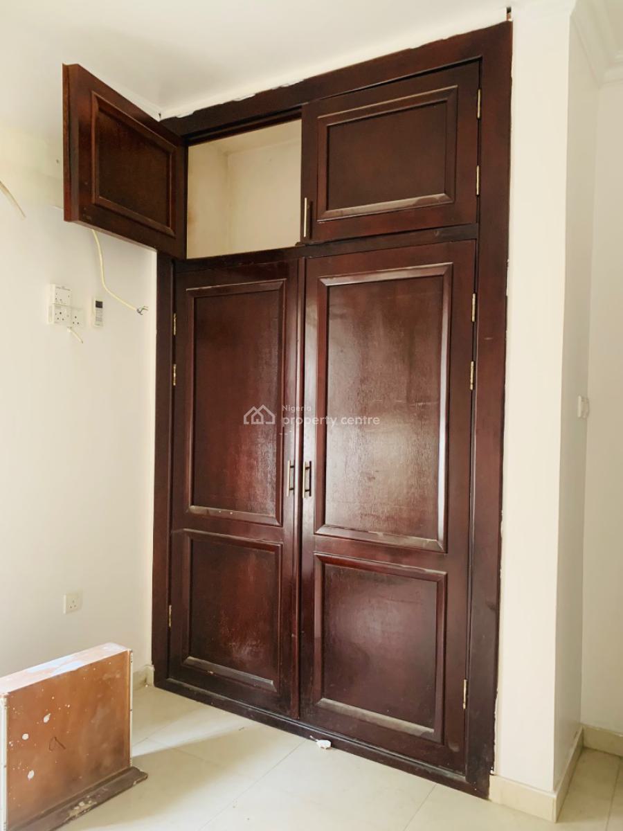 Standard Newly Renovated 3 Bedroom Apartment, Lekki Phase 1, Lekki, Lagos, Flat / Apartment for Rent
