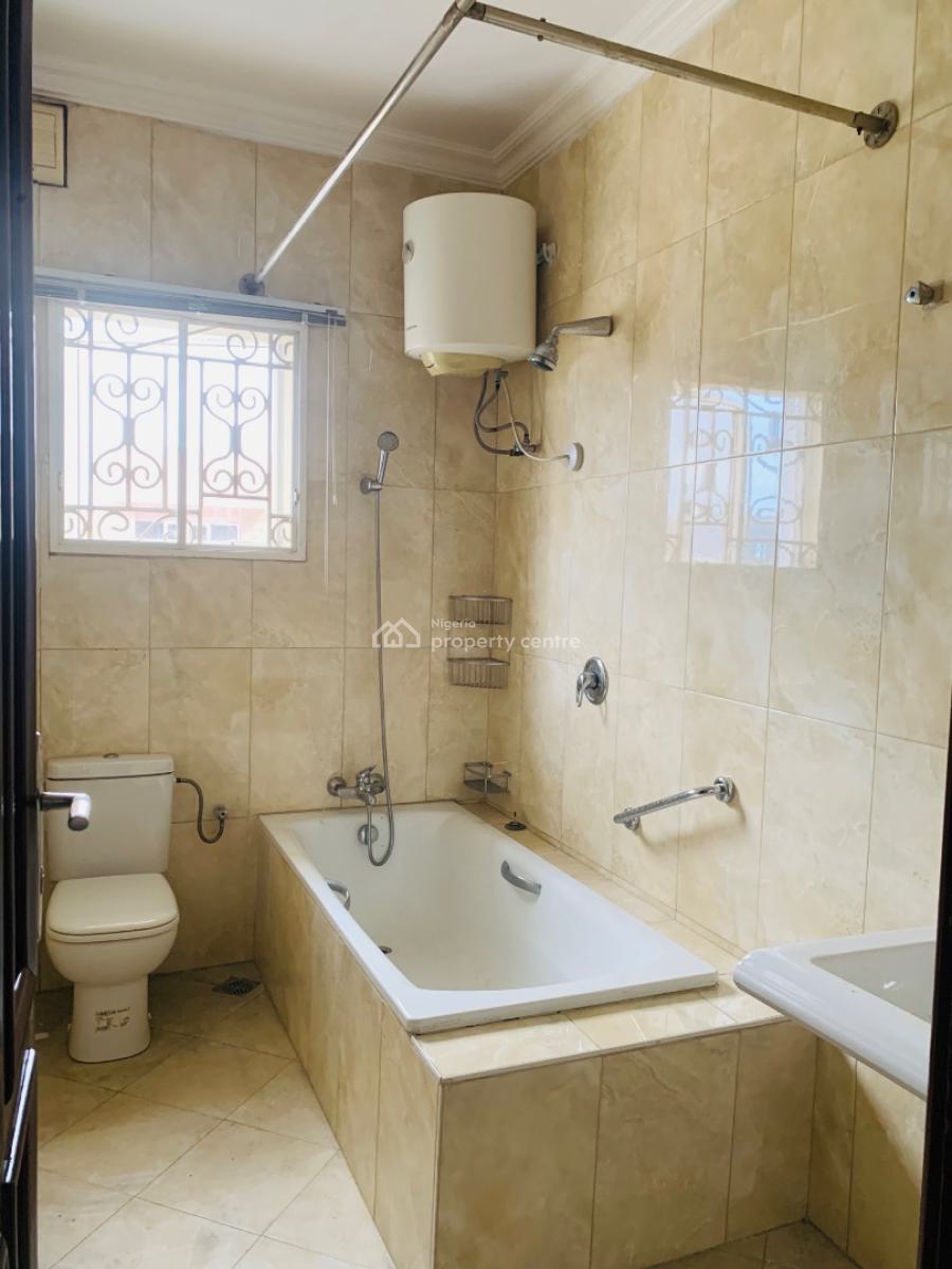 Standard Newly Renovated 3 Bedroom Apartment, Lekki Phase 1, Lekki, Lagos, Flat / Apartment for Rent
