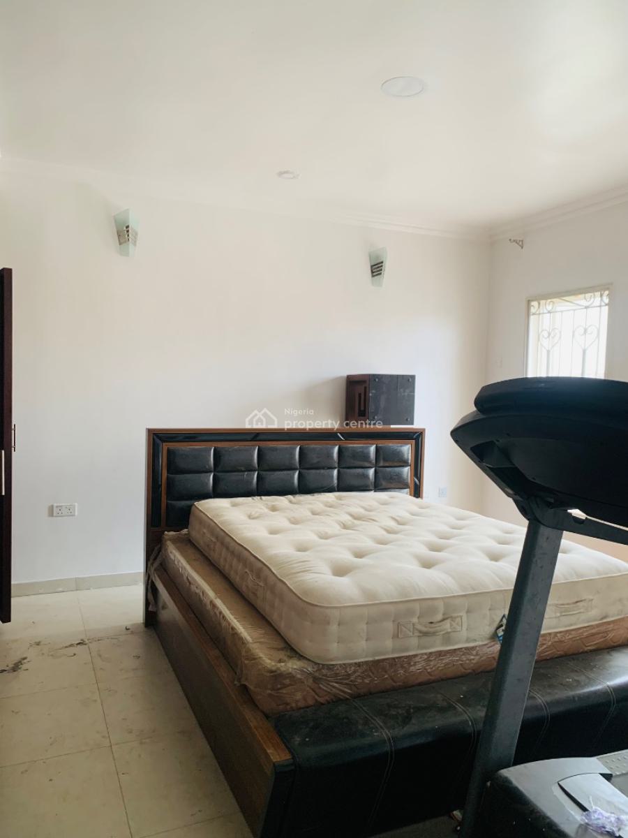 Standard Newly Renovated 3 Bedroom Apartment, Lekki Phase 1, Lekki, Lagos, Flat / Apartment for Rent