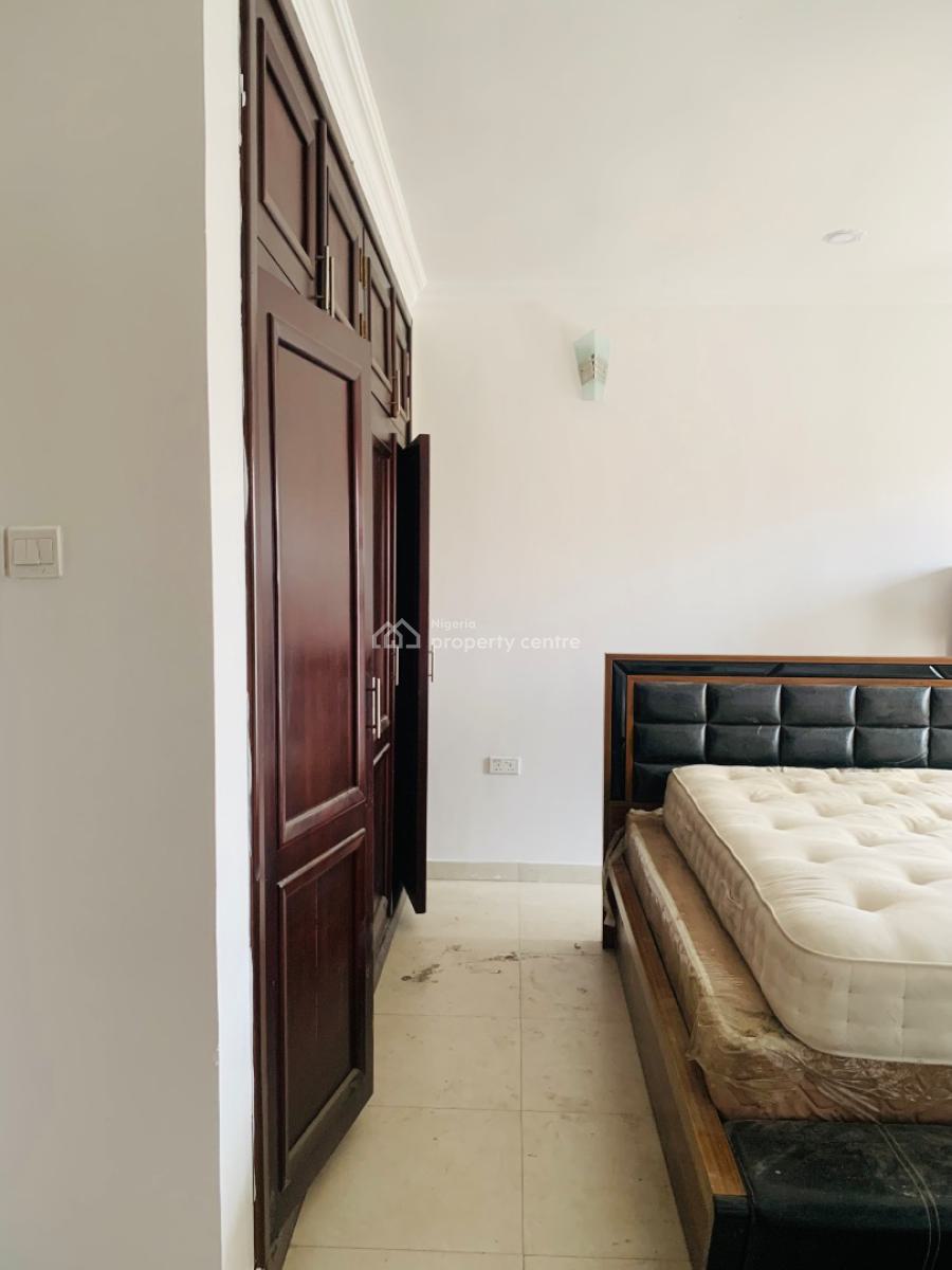Standard Newly Renovated 3 Bedroom Apartment, Lekki Phase 1, Lekki, Lagos, Flat / Apartment for Rent
