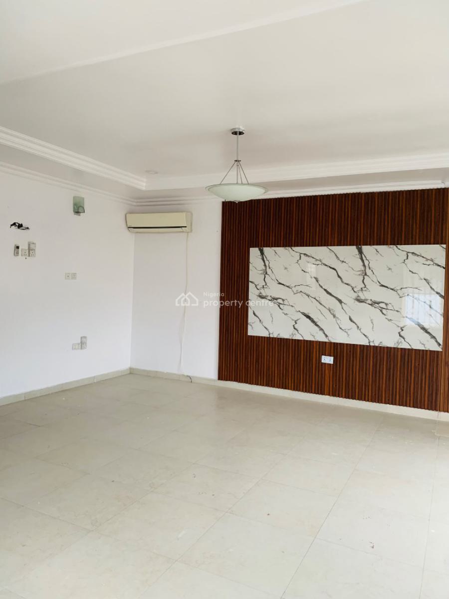 Standard Newly Renovated 3 Bedroom Apartment, Lekki Phase 1, Lekki, Lagos, Flat / Apartment for Rent
