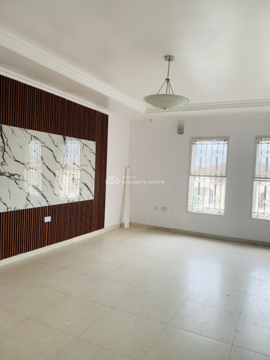 Standard Newly Renovated 3 Bedroom Apartment, Lekki Phase 1, Lekki, Lagos, Flat / Apartment for Rent