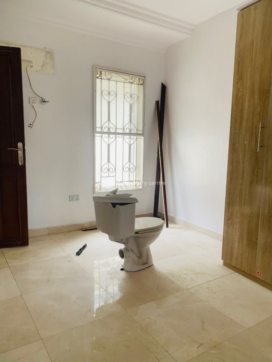 Standard Newly Renovated 3 Bedroom Apartment, Lekki Phase 1, Lekki, Lagos, Flat / Apartment for Rent