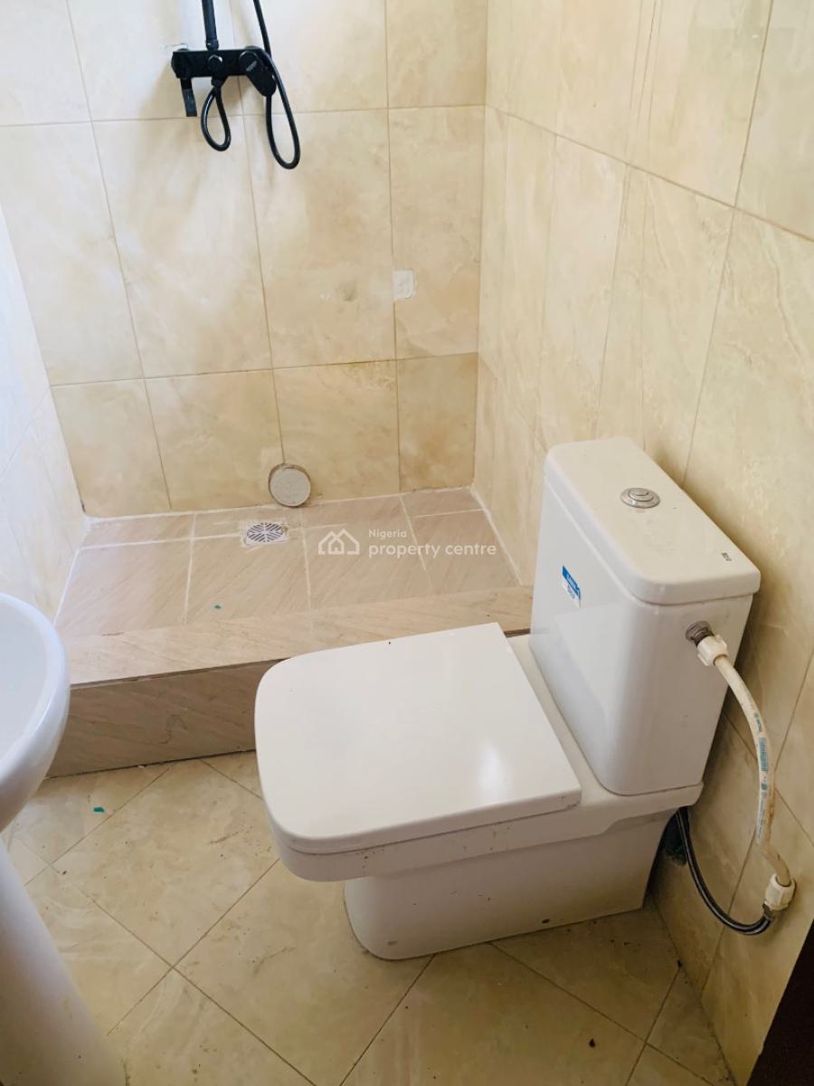 Standard Newly Renovated 3 Bedroom Apartment, Lekki Phase 1, Lekki, Lagos, Flat / Apartment for Rent