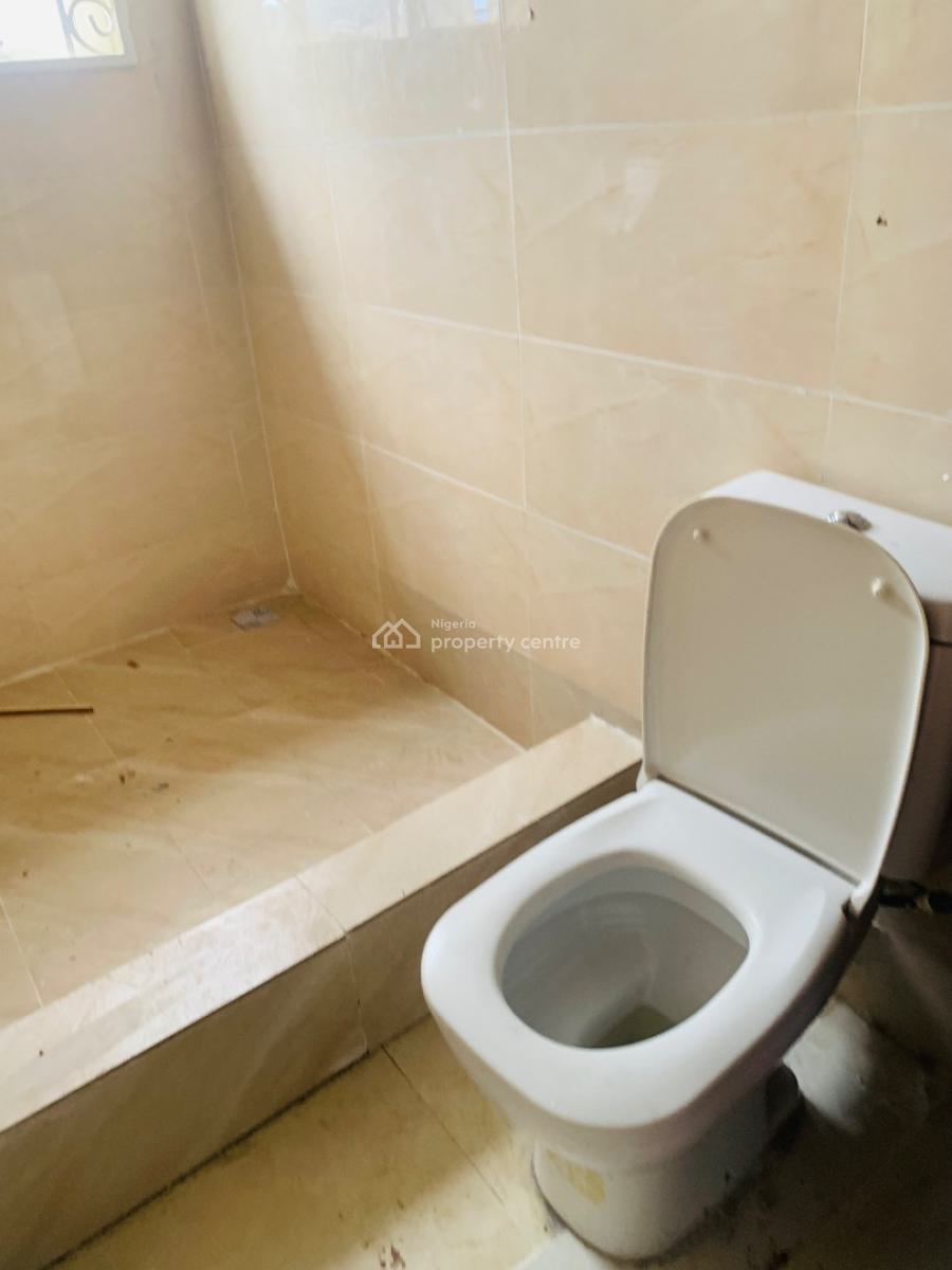 Standard Newly Renovated 3 Bedroom Apartment, Lekki Phase 1, Lekki, Lagos, Flat / Apartment for Rent
