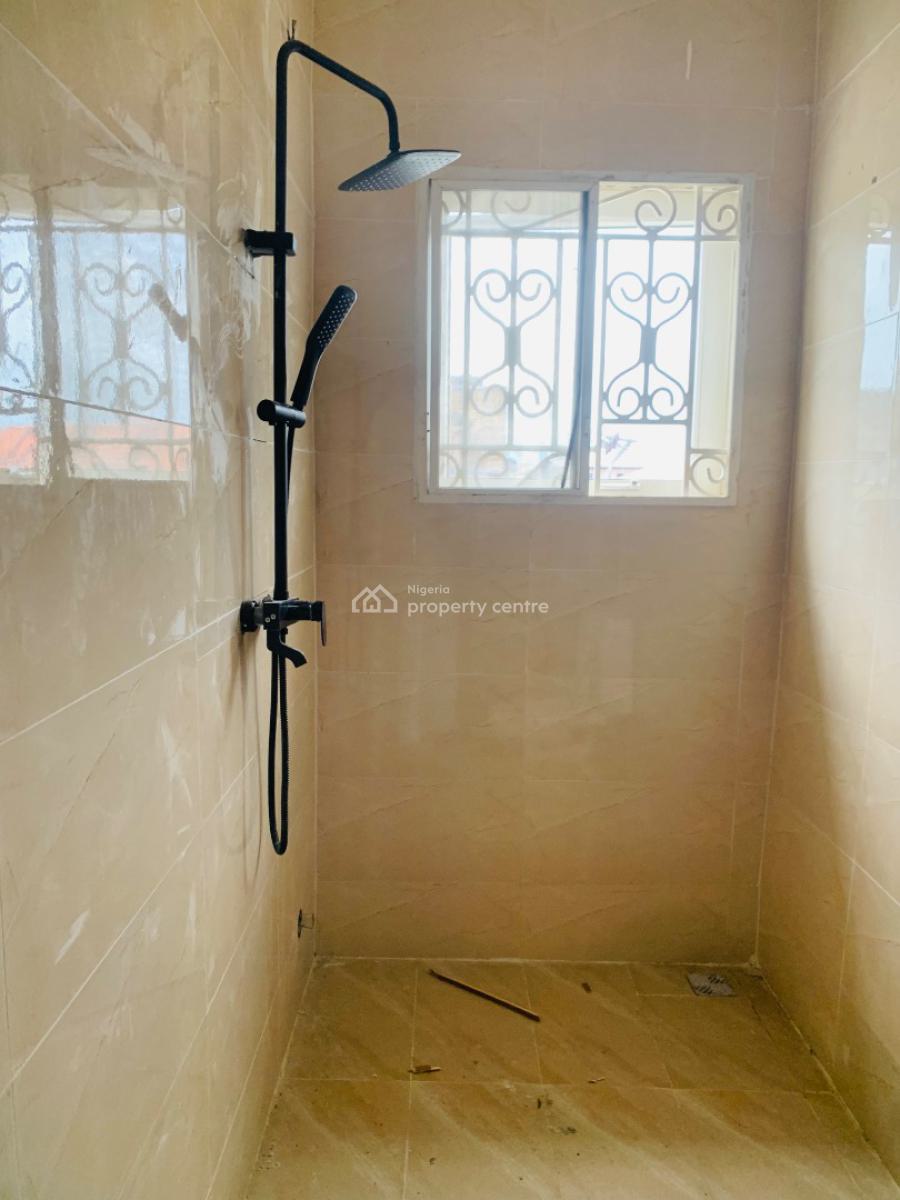 Standard Newly Renovated 3 Bedroom Apartment, Lekki Phase 1, Lekki, Lagos, Flat / Apartment for Rent