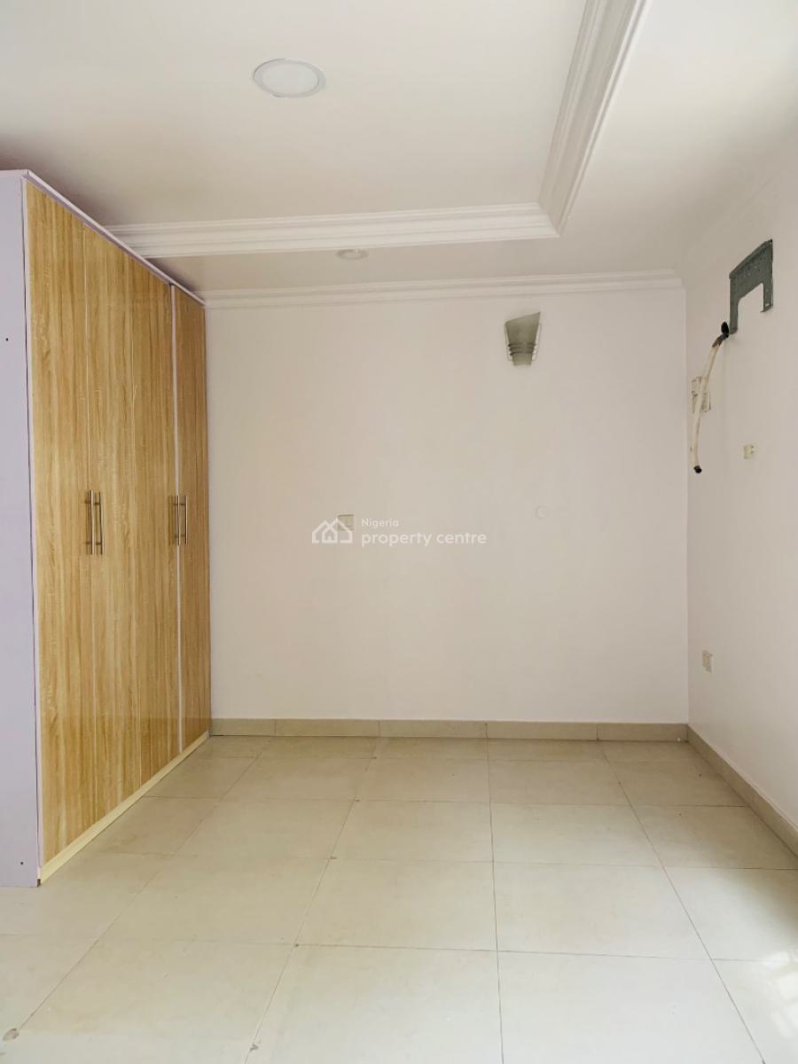 Standard Newly Renovated 3 Bedroom Apartment, Lekki Phase 1, Lekki, Lagos, Flat / Apartment for Rent