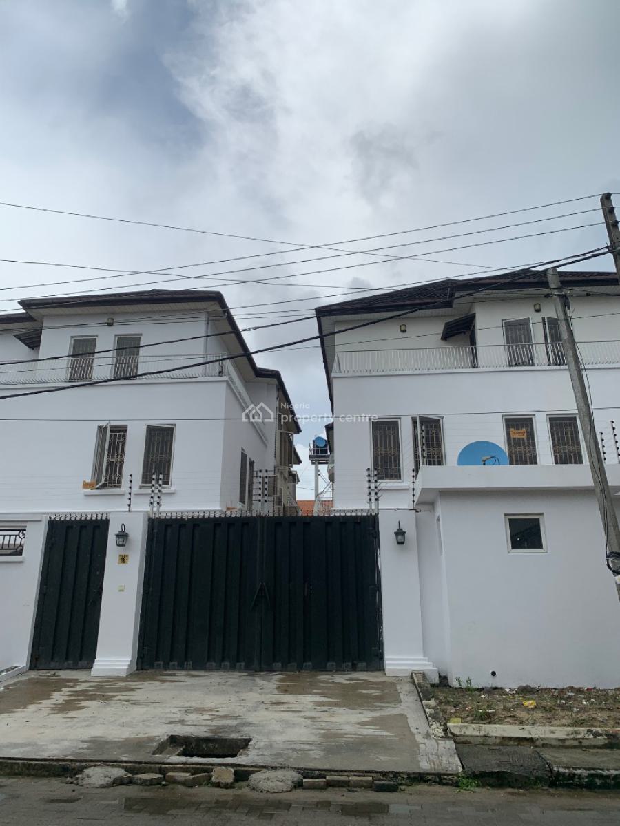 Standard Newly Renovated 3 Bedroom Apartment, Lekki Phase 1, Lekki, Lagos, Flat / Apartment for Rent