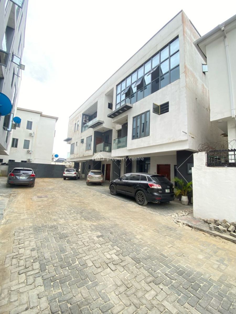 Clean and Spacious 3 Bedroom Duplex with Bq, Ologolo, Ologolo, Lekki, Lagos, Terraced Duplex for Rent