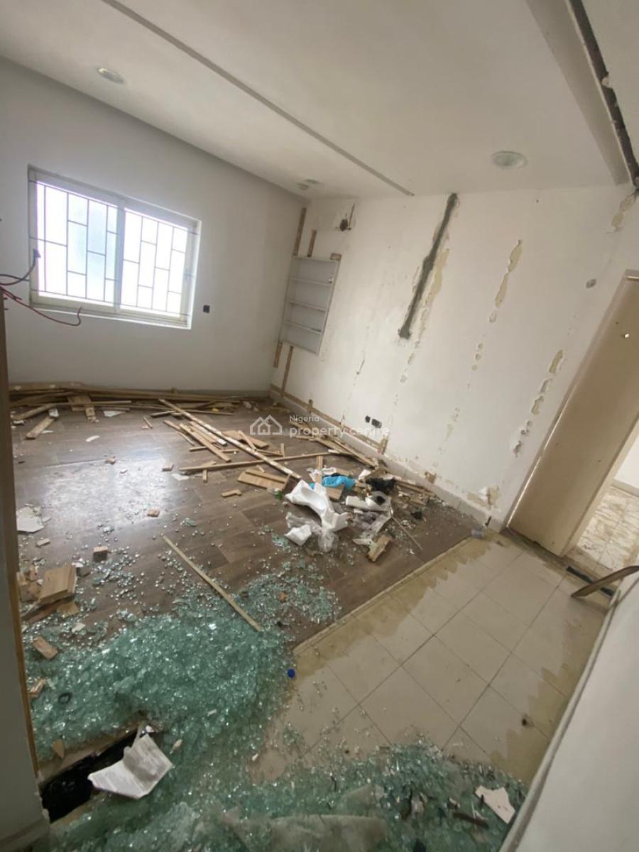 5 Bedroom Semi Detached House, Lekki Phase1, Lekki, Lagos, Office Space for Rent