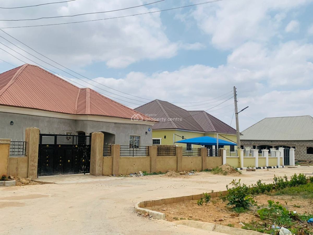 2 Bedrooms Semi Detached Bungalow, Breden3 Estate , Off Royal Blue Hotel Shebwokma Lga Nasarawa, Karu, Nasarawa, Semi-detached Bungalow for Sale