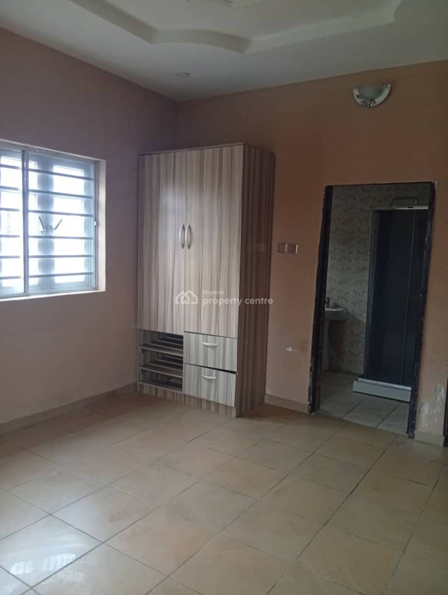 Spacious 3-bedroom Flat Upper Floor, Okun Ajah Lagos, Ajah, Lagos, Flat / Apartment for Rent