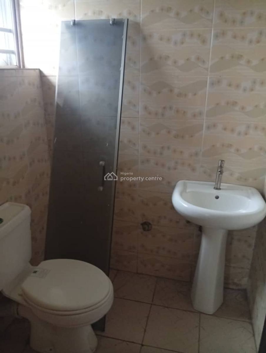 Spacious 3-bedroom Flat Upper Floor, Okun Ajah Lagos, Ajah, Lagos, Flat / Apartment for Rent