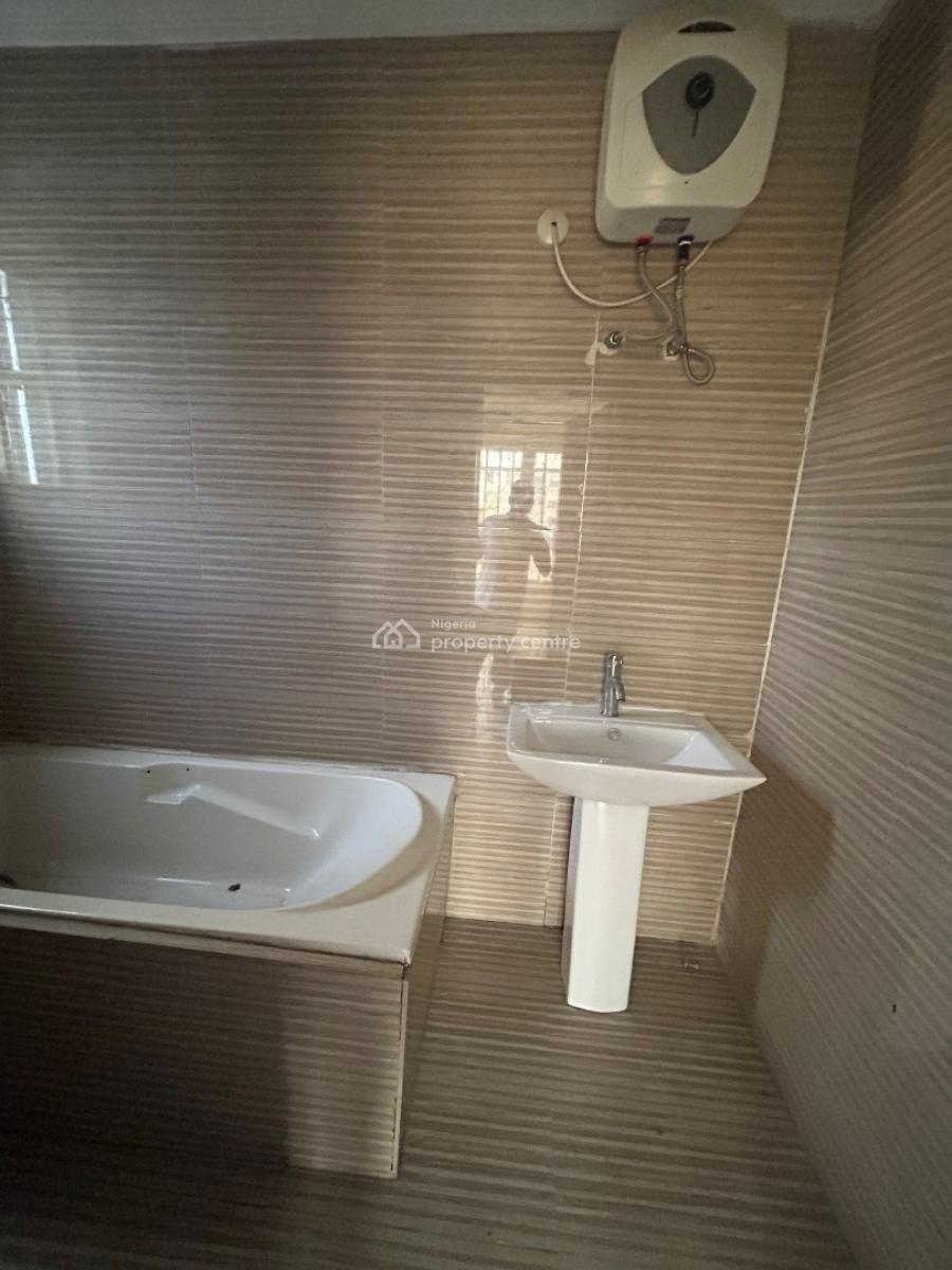 Well Maintained and Spacious 3bedroom Apartment, New Road, Lekki, Lagos, Flat / Apartment for Rent