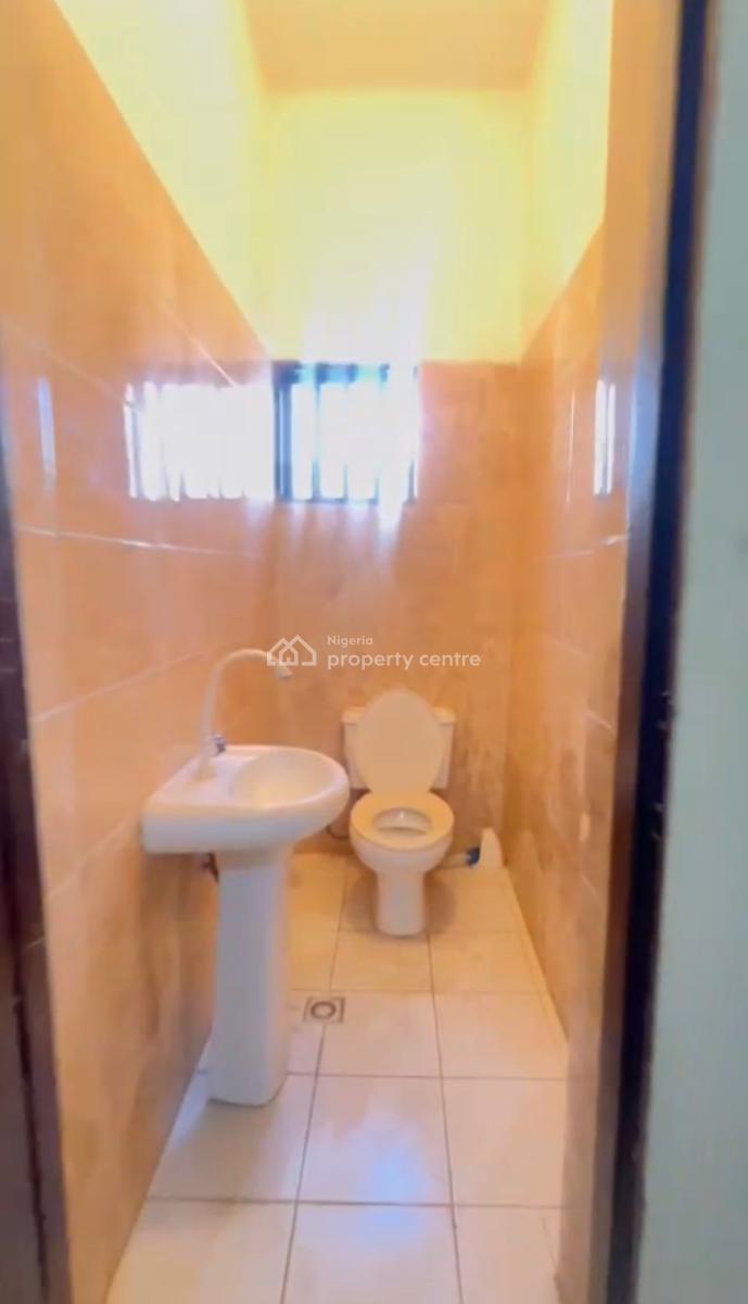 Clean 3 Bedroom Flat , 2nd Floor, Tarred Rd, By Arab, Utako, Abuja, Flat / Apartment for Rent