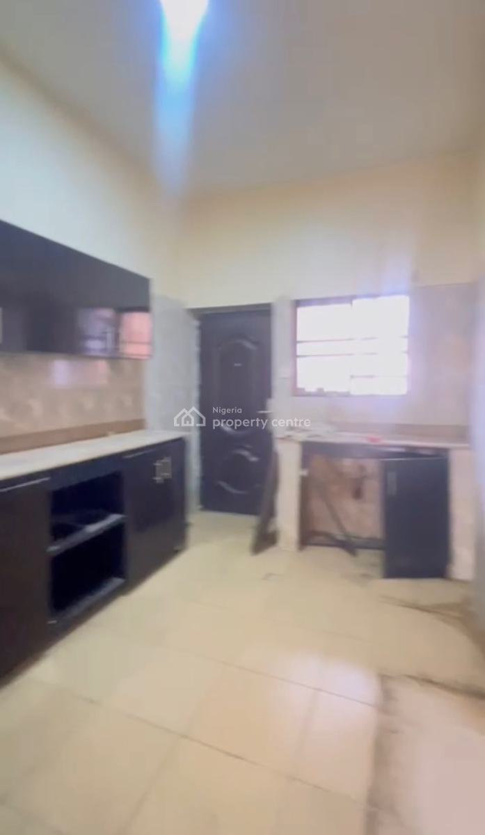 Clean 3 Bedroom Flat , 2nd Floor, Tarred Rd, By Arab, Utako, Abuja, Flat / Apartment for Rent