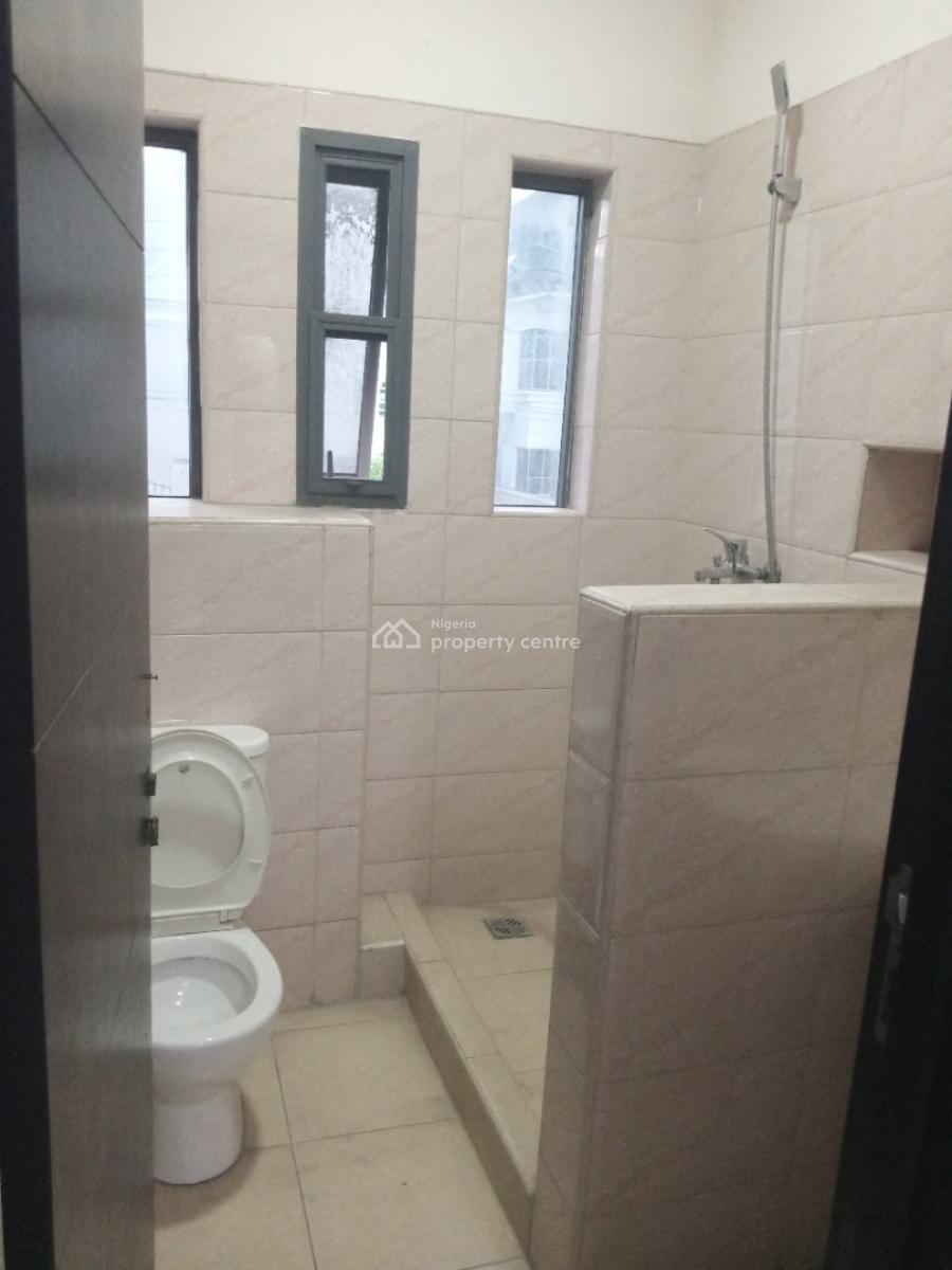 Sharp and Spacious 3bedroom Secured Estate 3 Toilets, Secured Estate, Osapa, Lekki, Lagos, Flat / Apartment for Rent