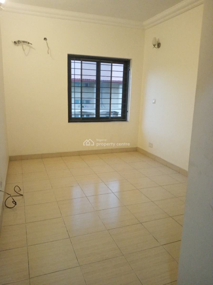 Sharp and Spacious 3bedroom Secured Estate 3 Toilets, Secured Estate, Osapa, Lekki, Lagos, Flat / Apartment for Rent