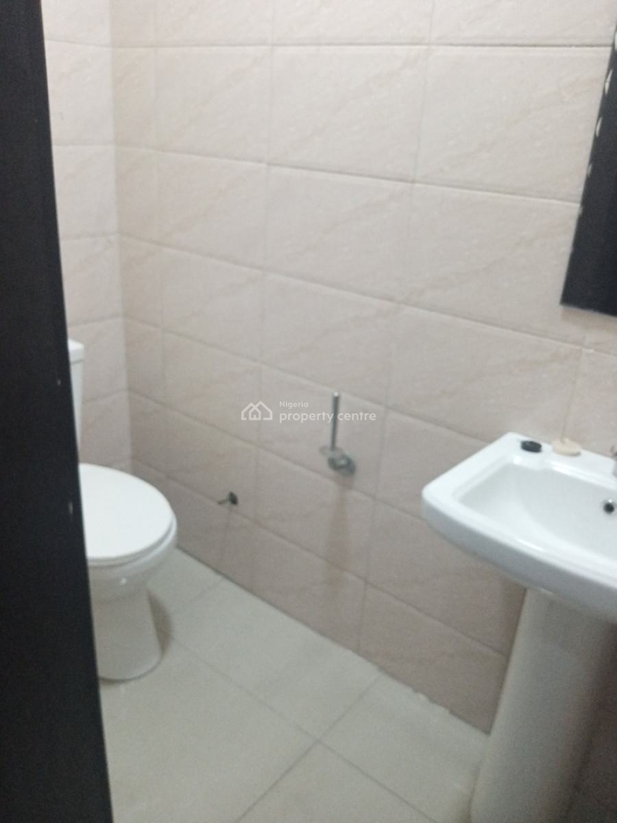 Sharp and Spacious 3bedroom Secured Estate 3 Toilets, Secured Estate, Osapa, Lekki, Lagos, Flat / Apartment for Rent