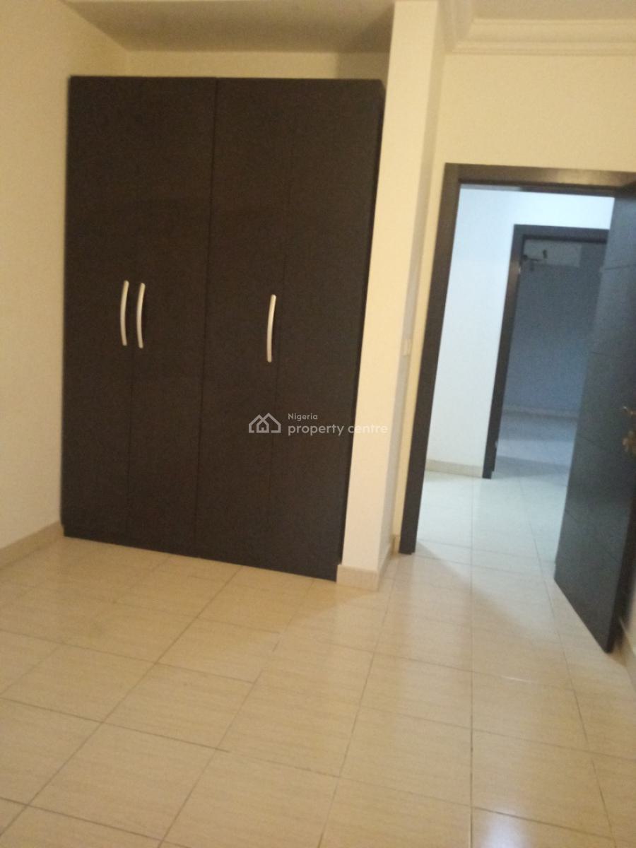 Sharp and Spacious 3bedroom Secured Estate 3 Toilets, Secured Estate, Osapa, Lekki, Lagos, Flat / Apartment for Rent